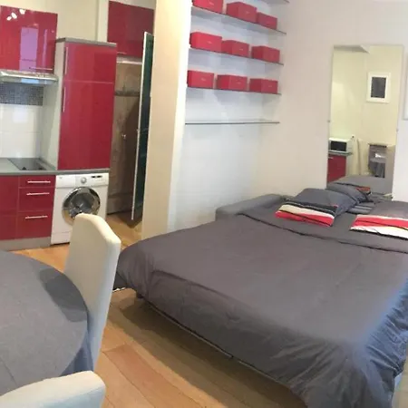 Apartment Center Saintgermainsdespres Paris